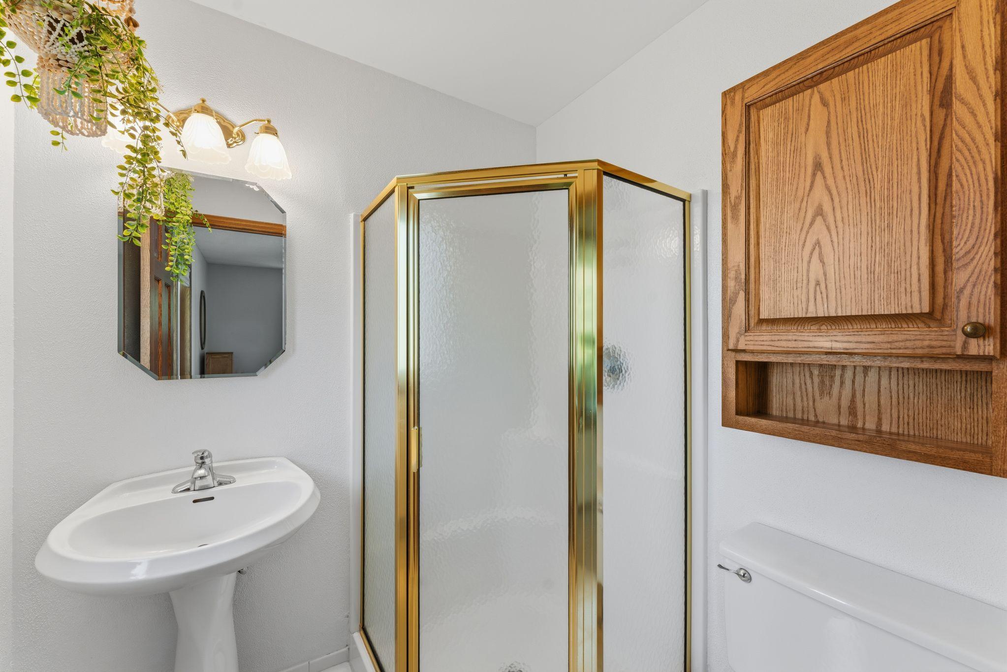 3/4 ensuite bath