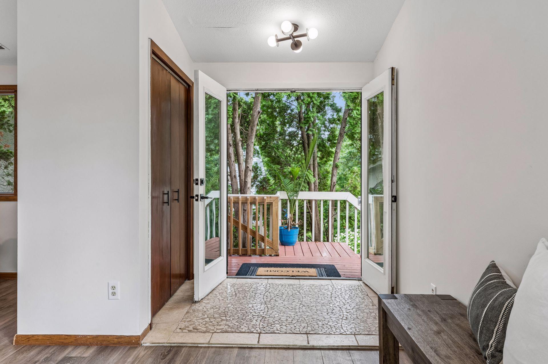 Formal Entrance_4634 Kingsdale Drive