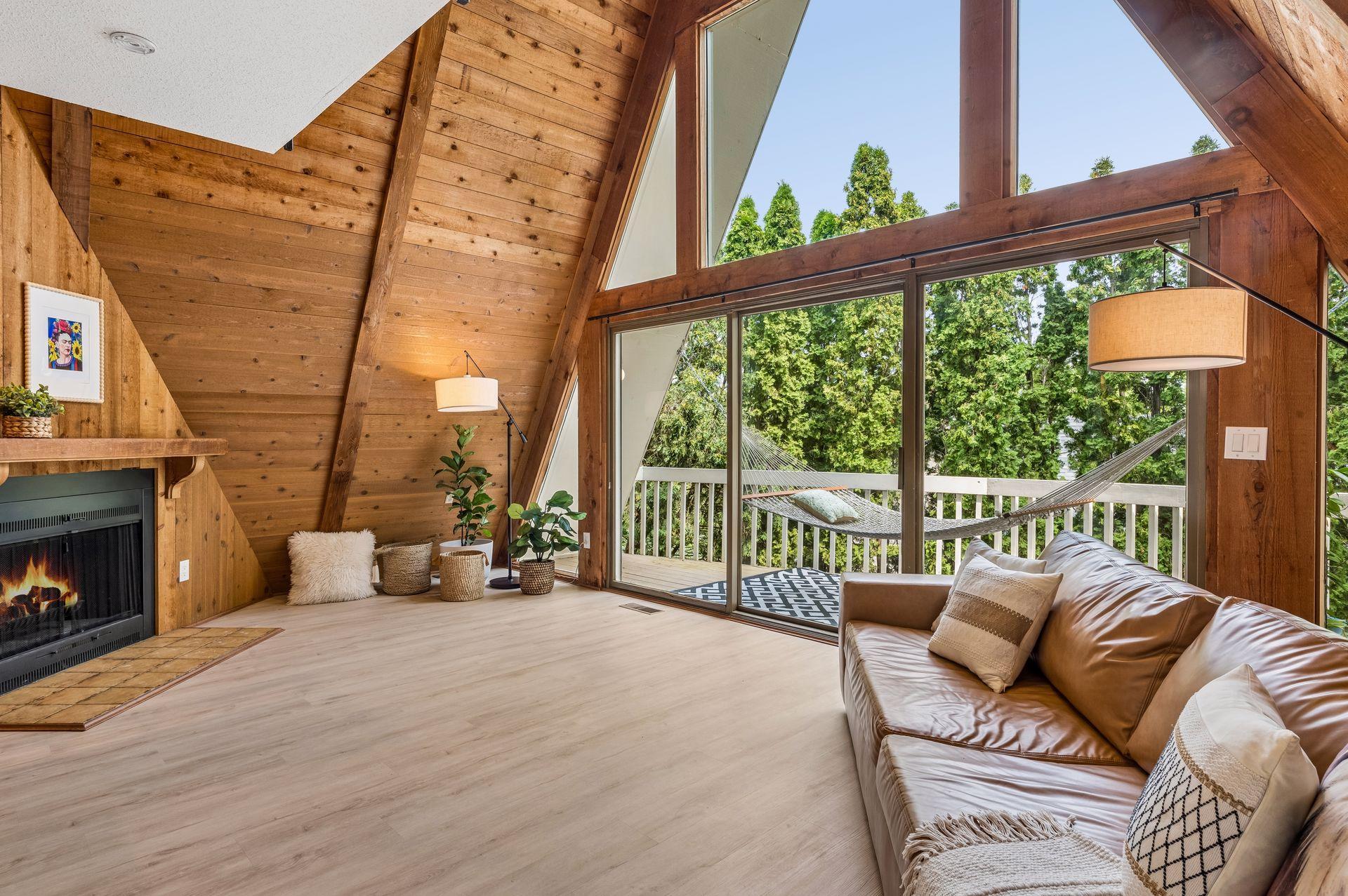 Great Room_4634 Kingsdale Drive