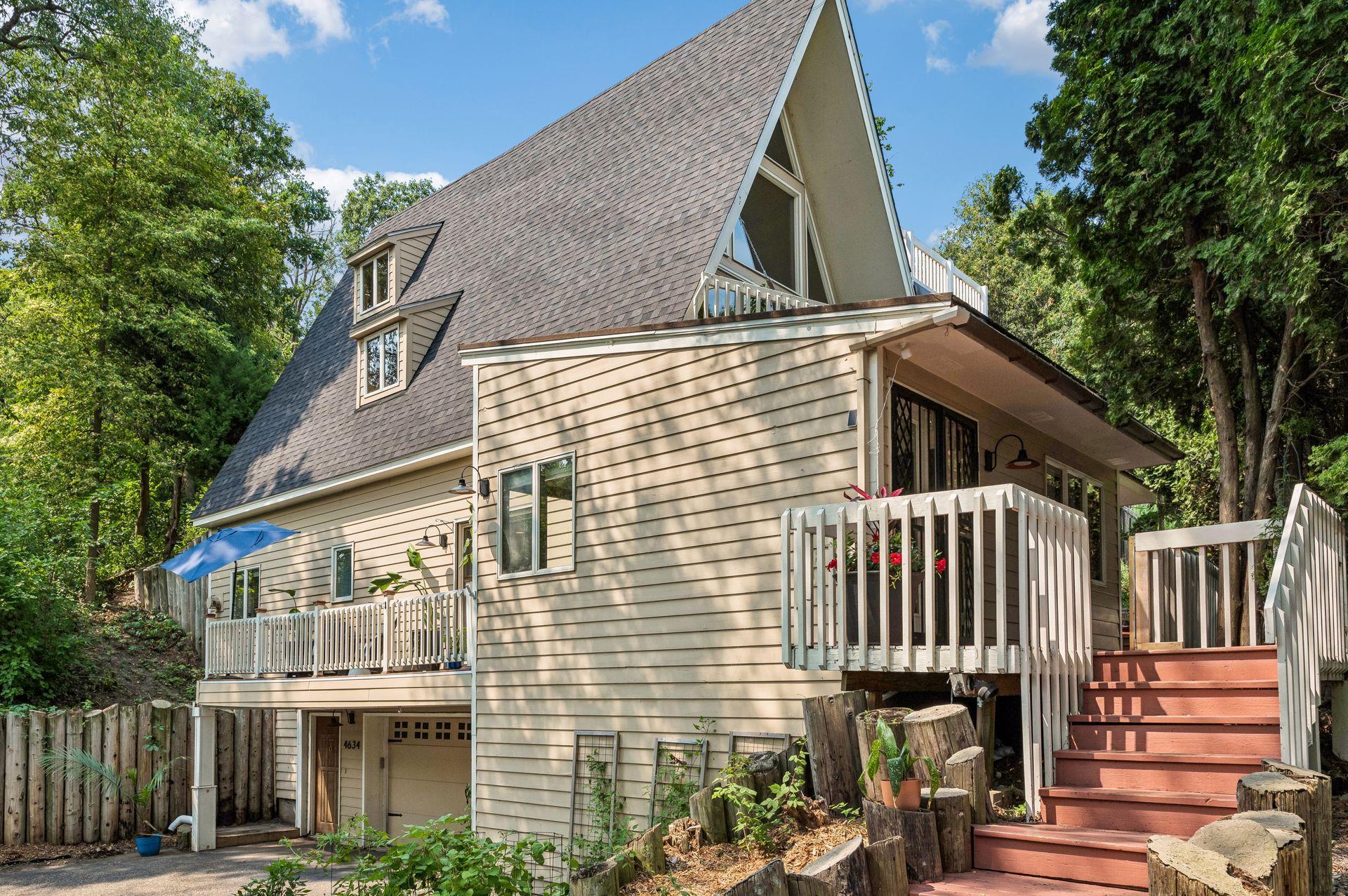 Unique Architechual Design_4634 Kingsdale Drive