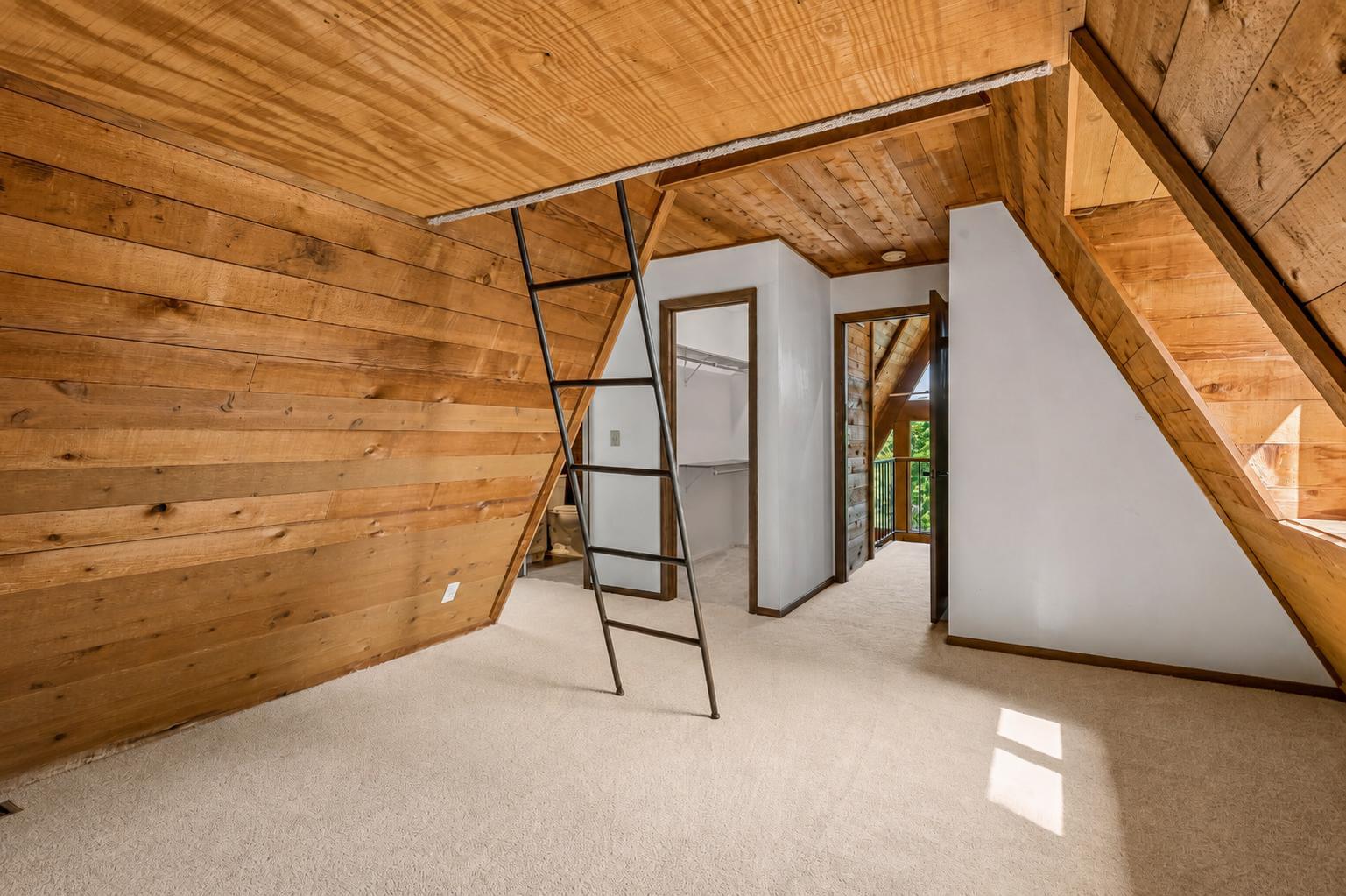 Upper Bedroom #3_4634 Kingsdale Drive