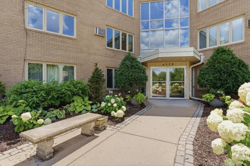 4370 Brookside Court, 302, Minneapolis, MN 55436