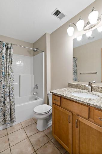 27-web-or-mls-340 Spring St, Saint Paul, MN_0033.jpg