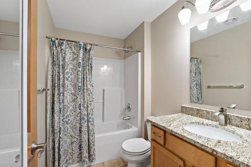 28-web-or-mls-340 Spring St, Saint Paul, MN_0034.jpg