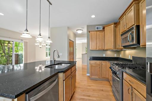 33-web-or-mls-340 Spring St, Saint Paul, MN_0041.jpg