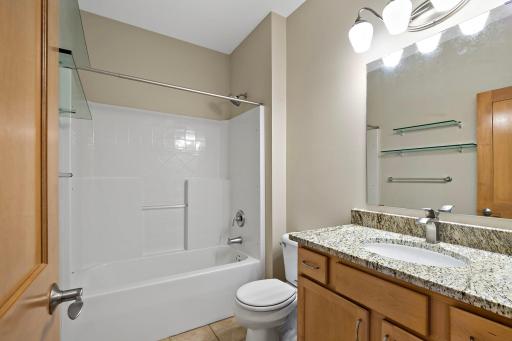 57-web-or-mls-340 Spring St, Saint Paul, MN_0059.jpg