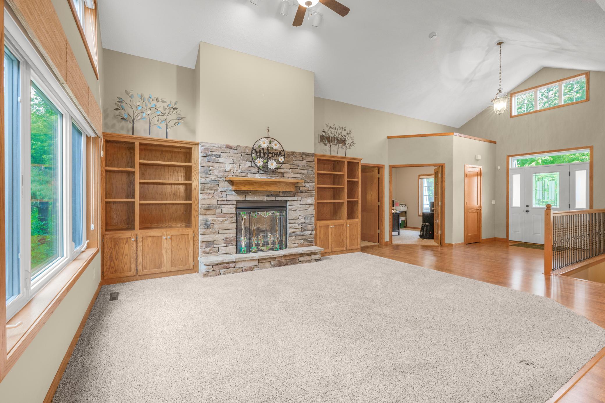 Vautled Ceiling in Living Room!