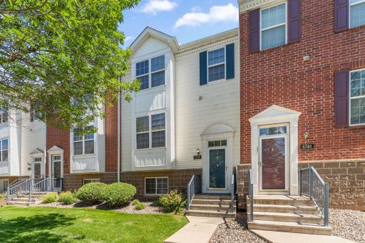 6738 158th Street W, Apple Valley, MN 55124