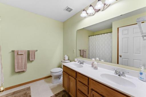 6738 158th Street W, Apple Valley, MN 55124
