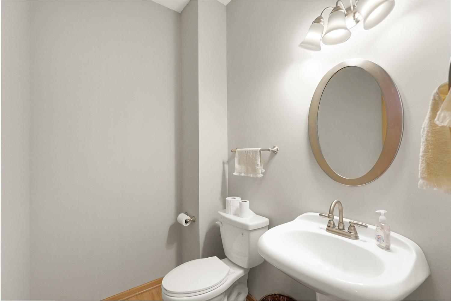 Main floor 1/2 bath