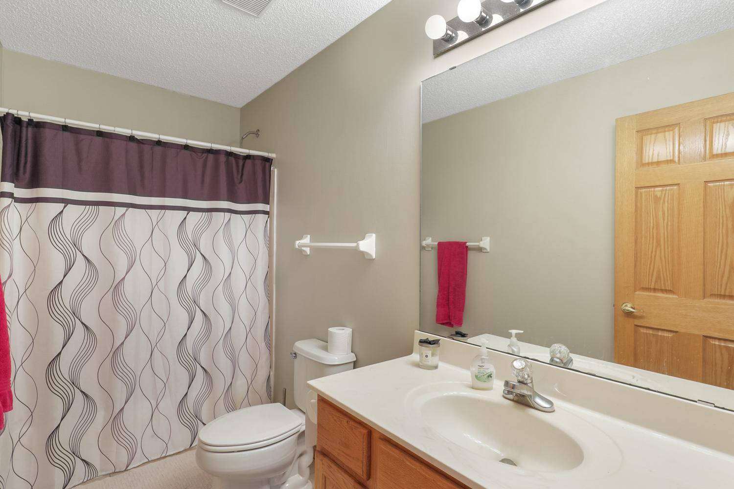 Upper level full bath