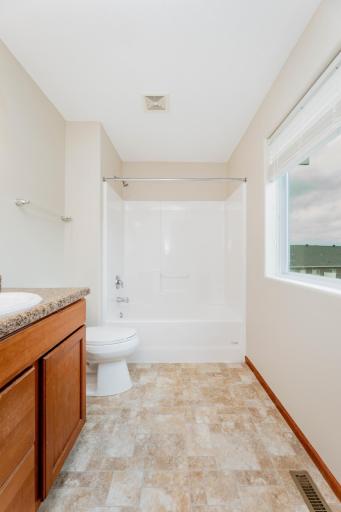 4276 Estate Drive S, Fargo, ND 58104