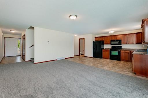 4276 Estate Drive S, Fargo, ND 58104