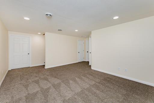 4276 Estate Drive S, Fargo, ND 58104
