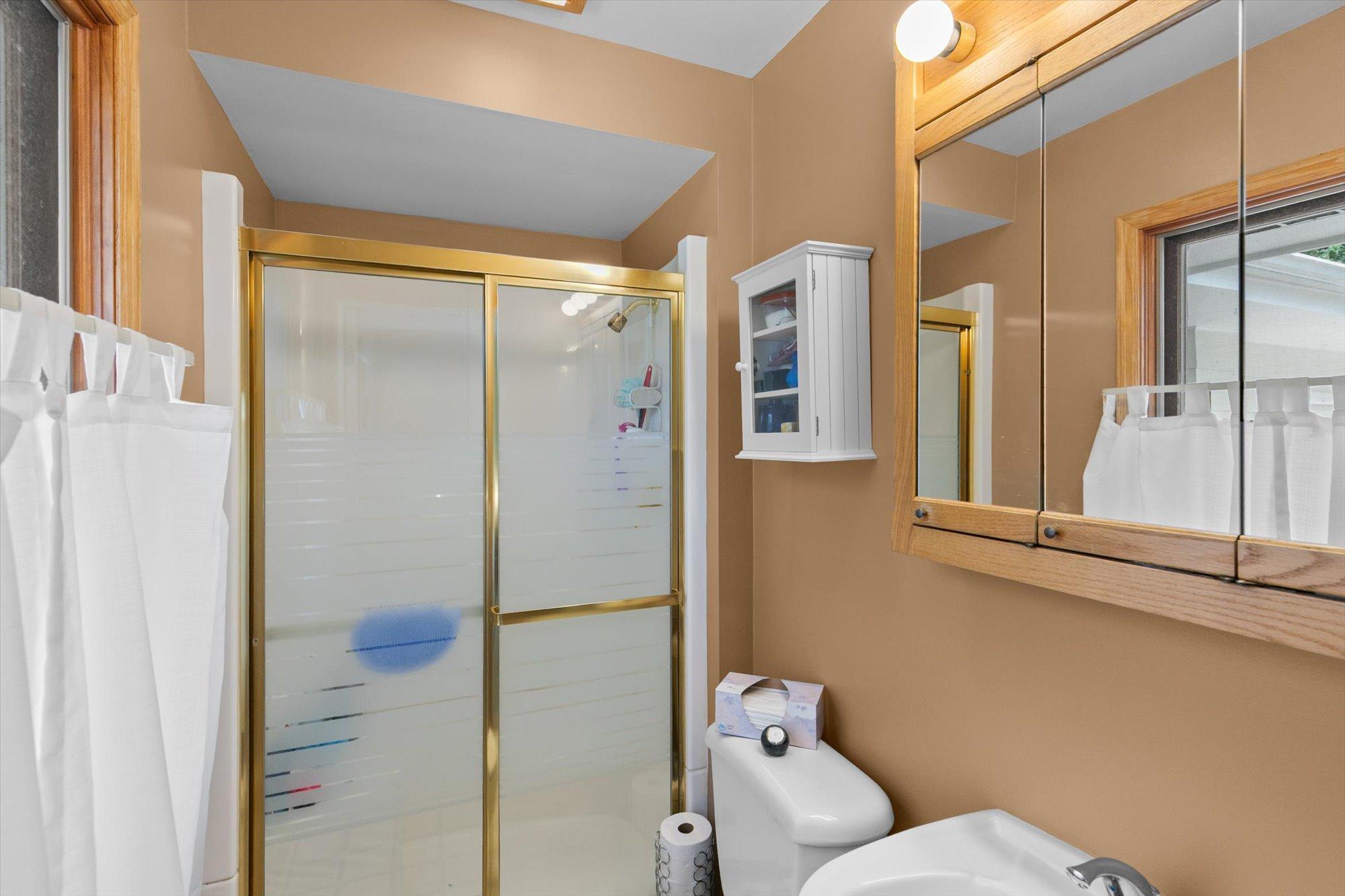 3/4 primary bathrom