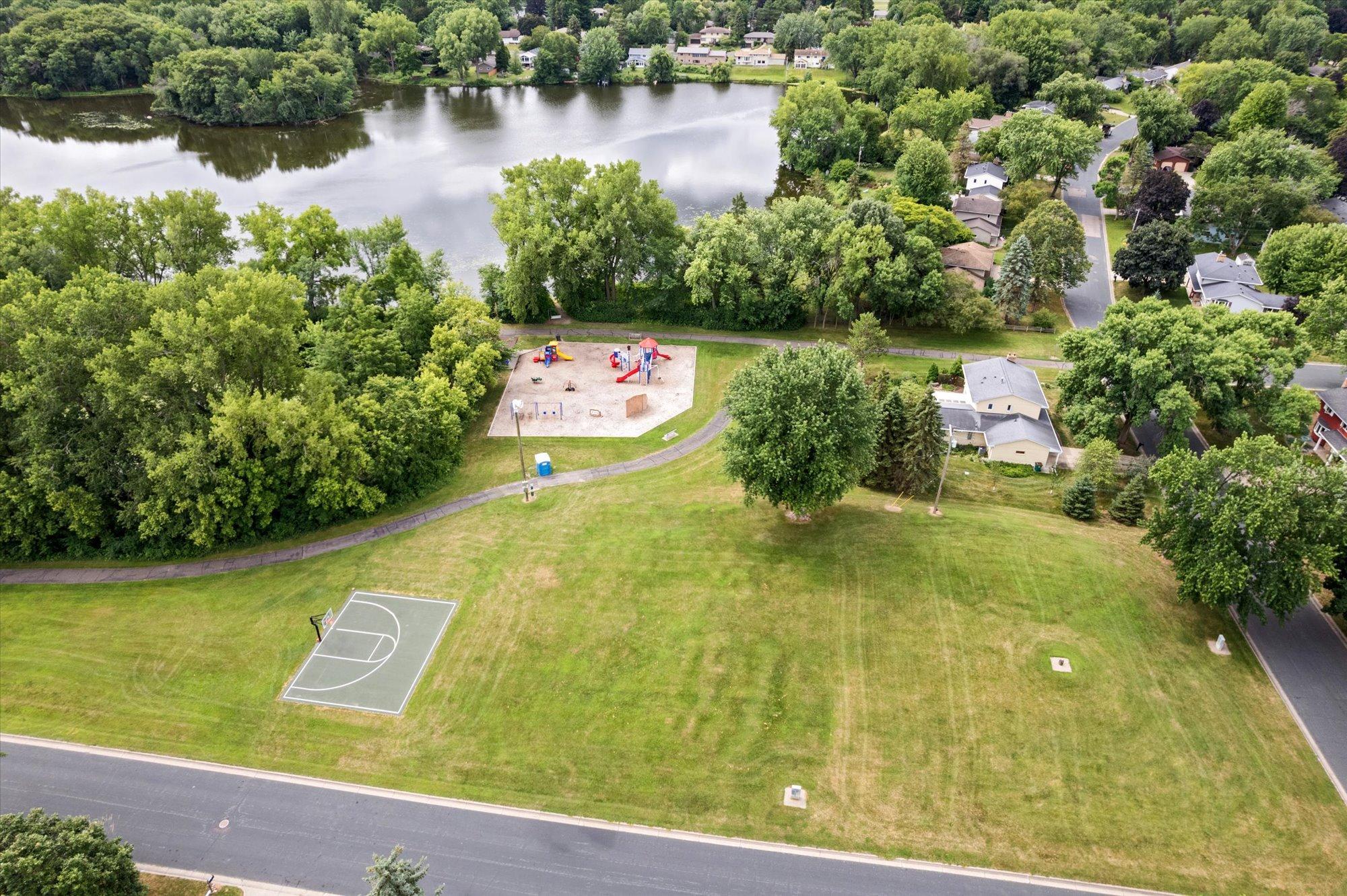 Easy access to park & lake!