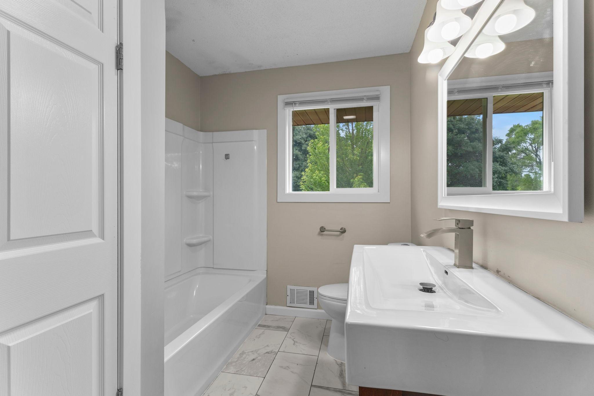 21-web-or-mls-6835 N Colfax Ave-55.jpg