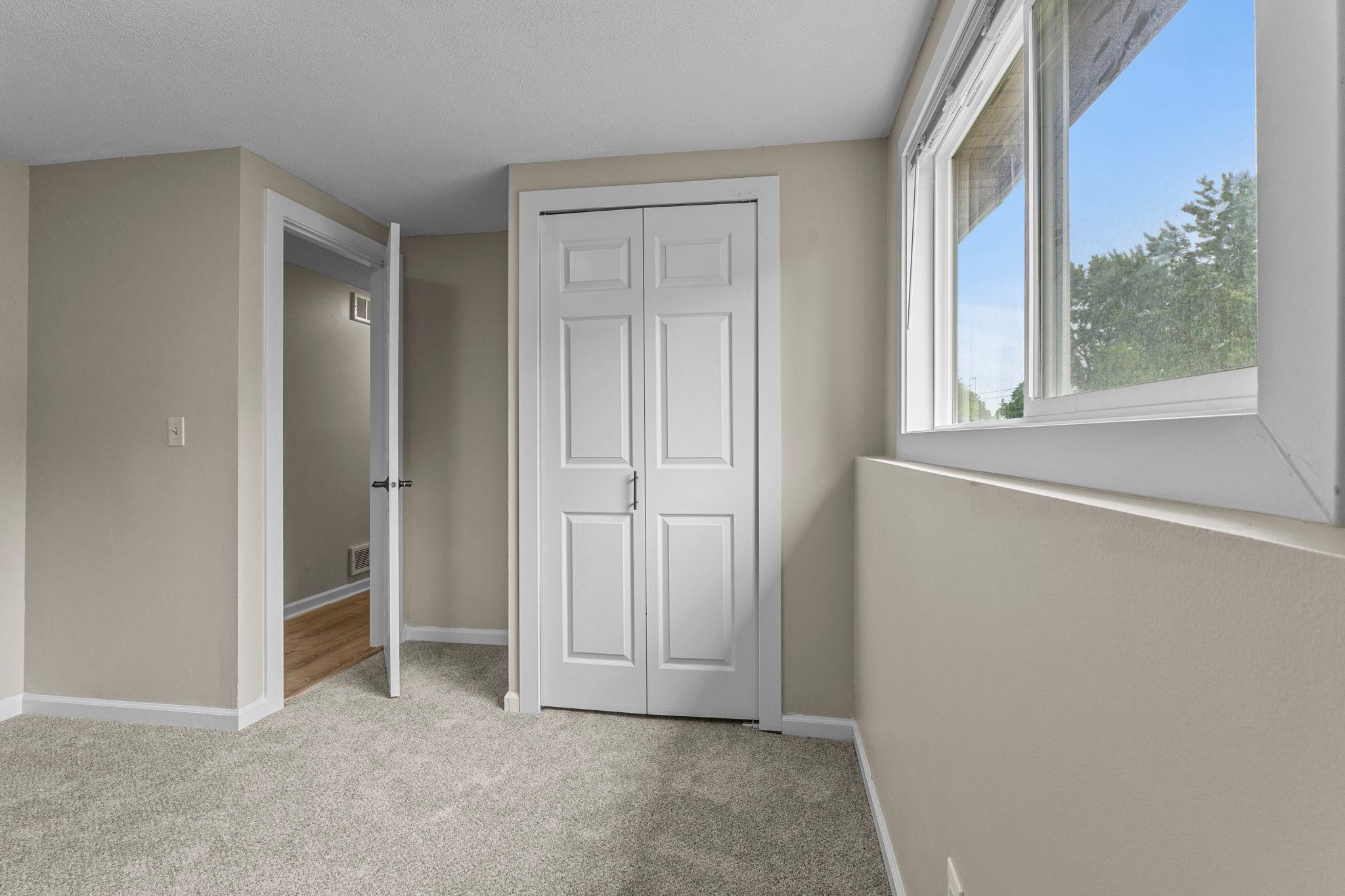 42-web-or-mls-6835 N Colfax Ave-160.jpg