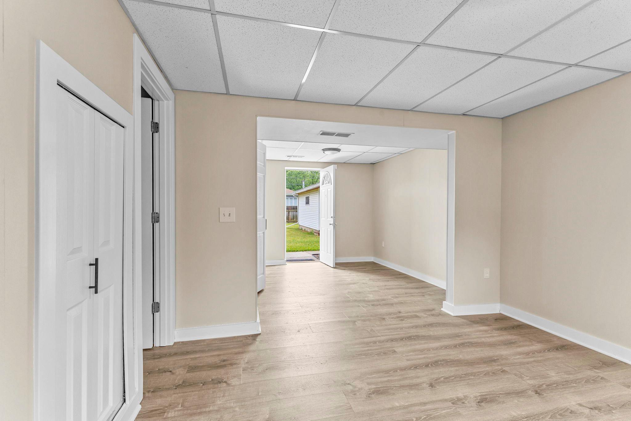 31-web-or-mls-6835 N Colfax Ave-105.jpg