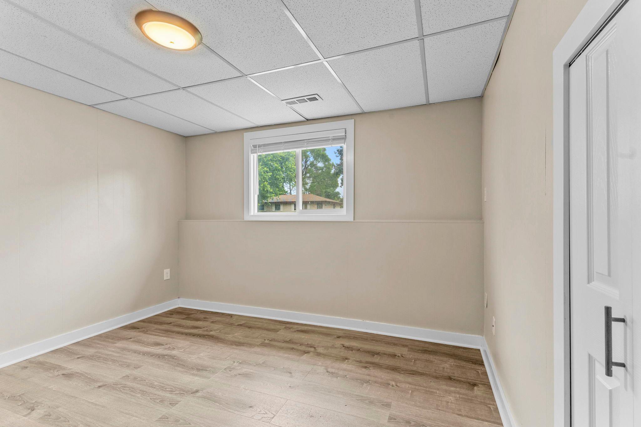 30-web-or-mls-6835 N Colfax Ave-99.jpg