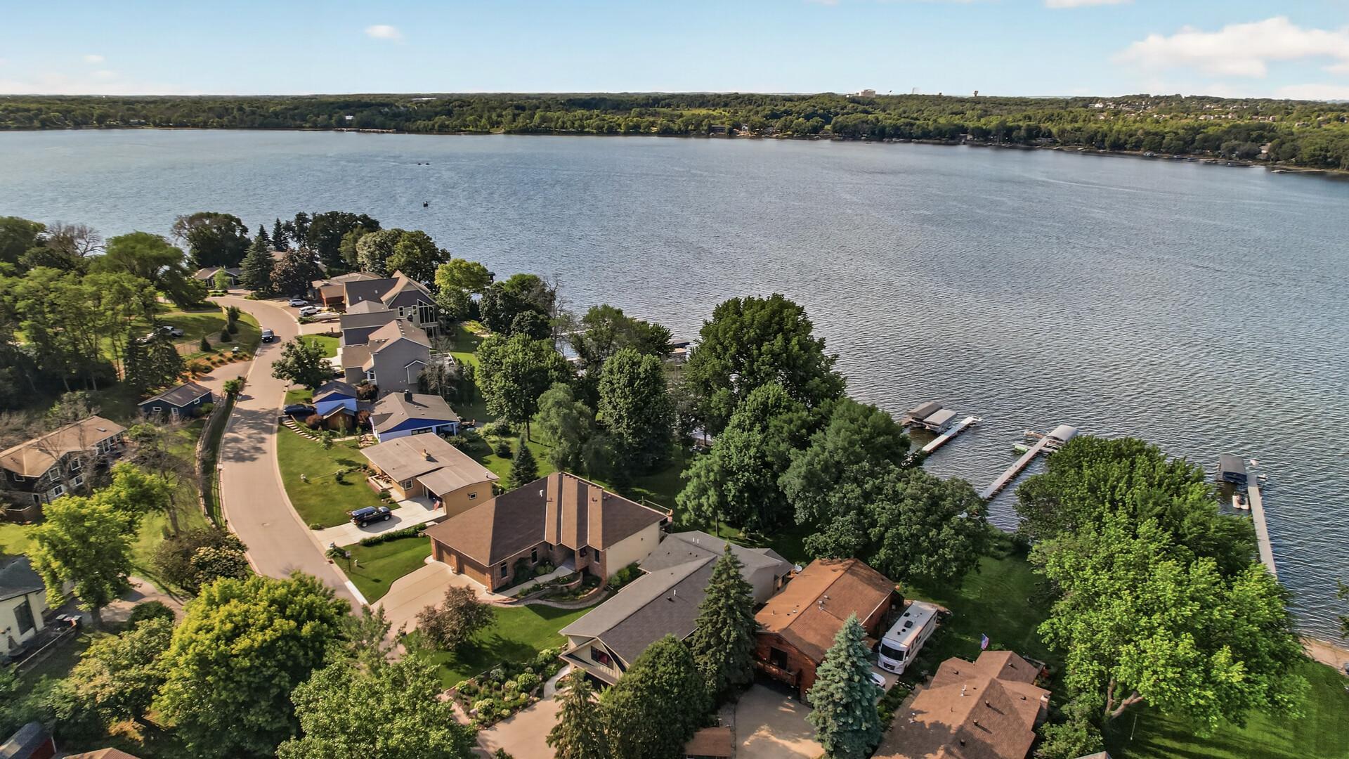 Anglers will appreciate the outstanding fishing opportunities of Spring Lake which primarily holds large mouth bass, walleye, bluegill, pumpkinseed, black crappie, and yellow perch.