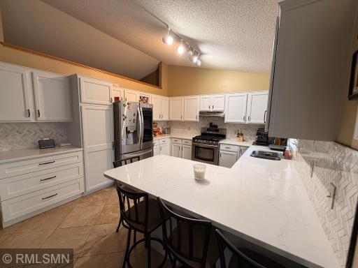 1521 Earle Way, Burnsville, MN 55306
