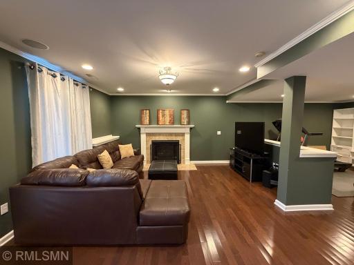 1521 Earle Way, Burnsville, MN 55306