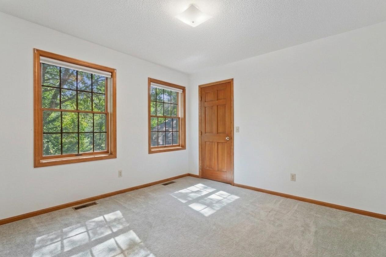 Bedroom 3 has 2 walk in closets