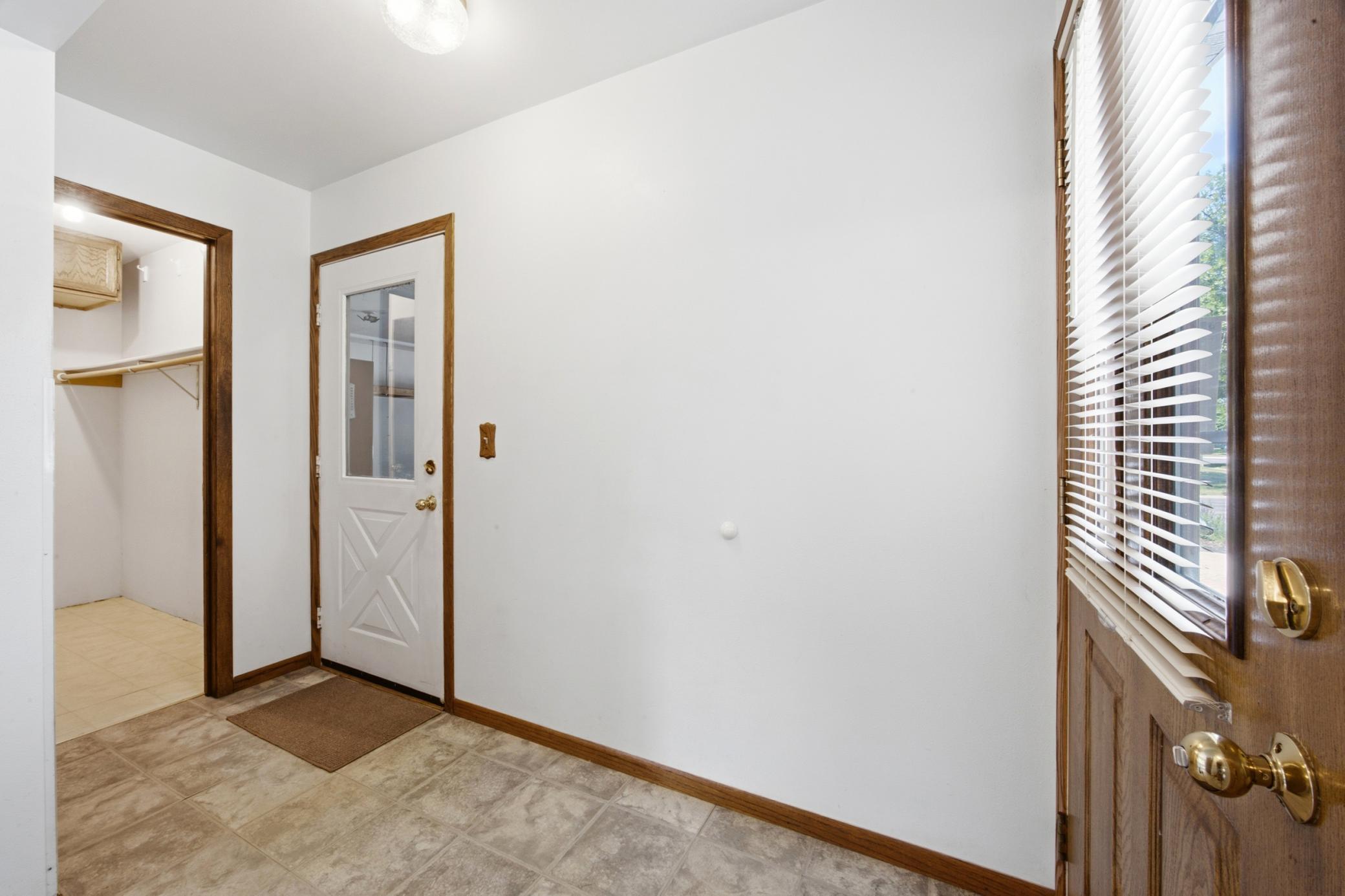 Foyer w/ Additional Large Closet