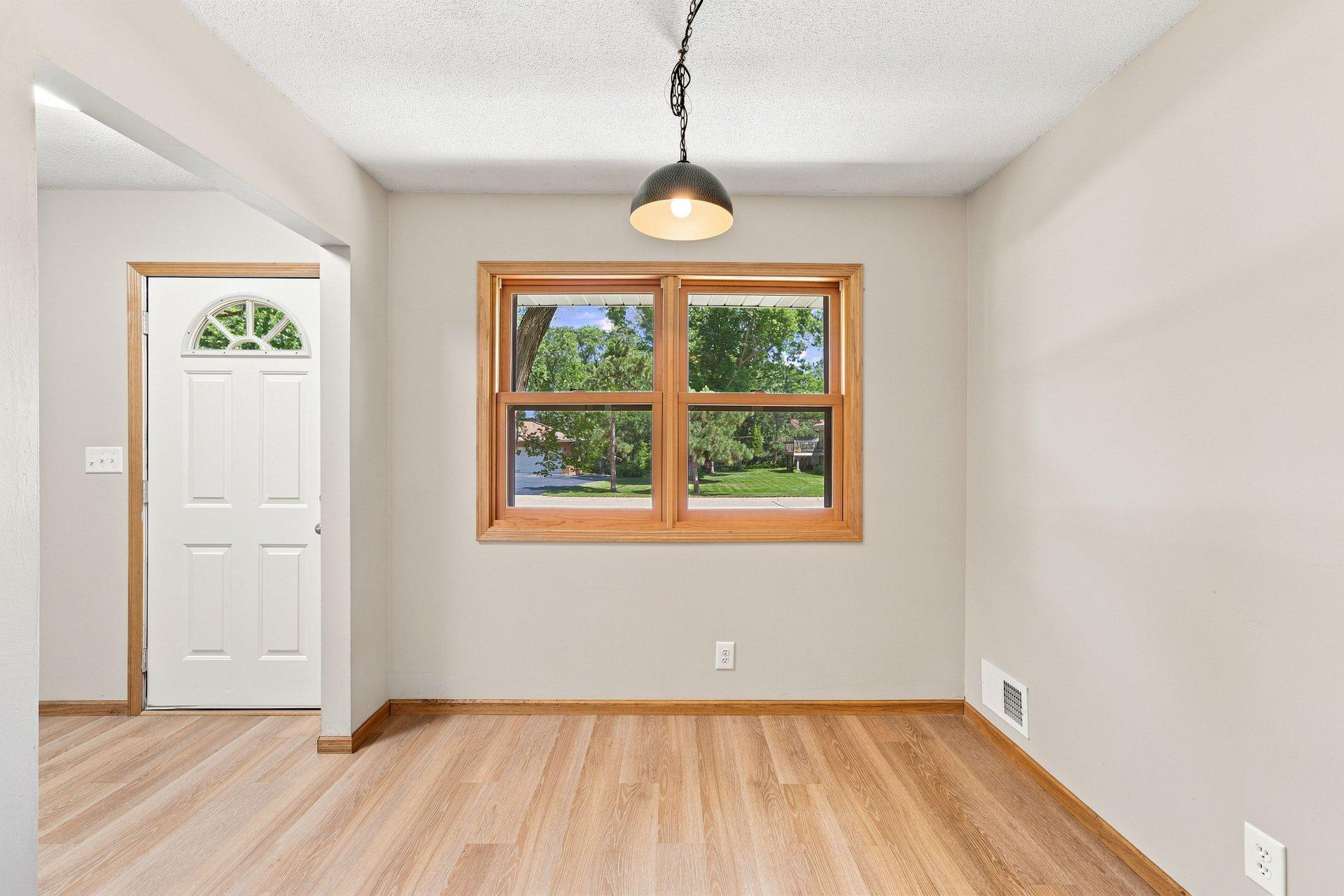Breakfast/dining area