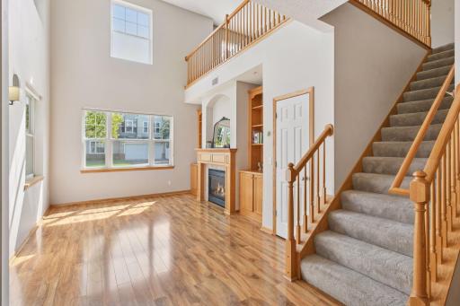 Light and Bright END-UNIT in Harvest Hills!! Towering ceilings and tons of windows flood this home with natural light. Meticulously maintained and move-in ready!!