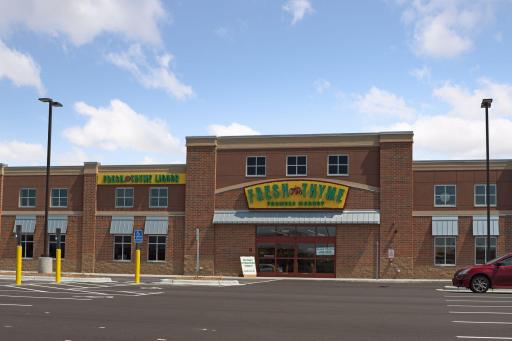 Great location! Short drive to great shopping areas - Plymouth Station and Plymouth City Center, Vicksbury and Hwy 55 shopping areas.