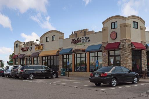 Great location! Short drive to great shopping areas - Plymouth Station and Plymouth City Center, Vicksbury and Hwy 55 shopping areas.