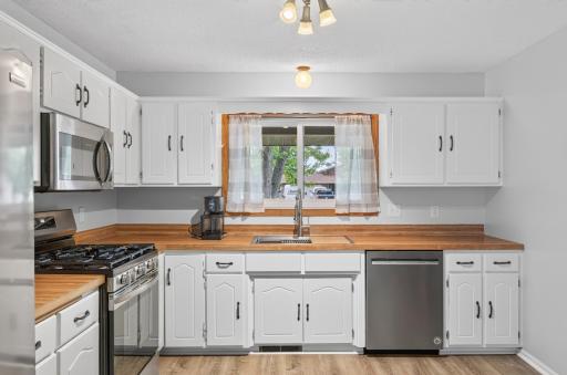 9626 Wellington Lane N, Maple Grove, MN 55369