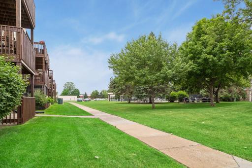 Great access to community Pool and BBQ area