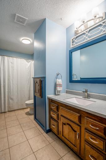 733 11th Street NW, Willmar, MN 56201