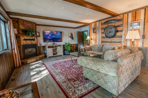 733 11th Street NW, Willmar, MN 56201