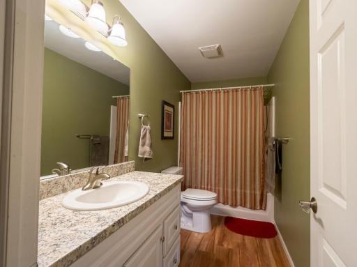 19 MainBathroom.jpg