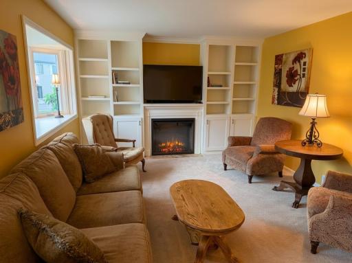 04 LivingRoom2.jpg