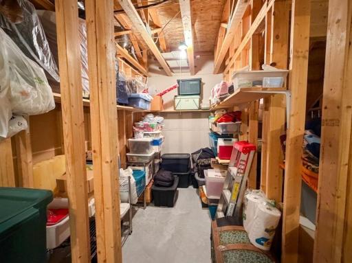 22 StorageRoom.jpg