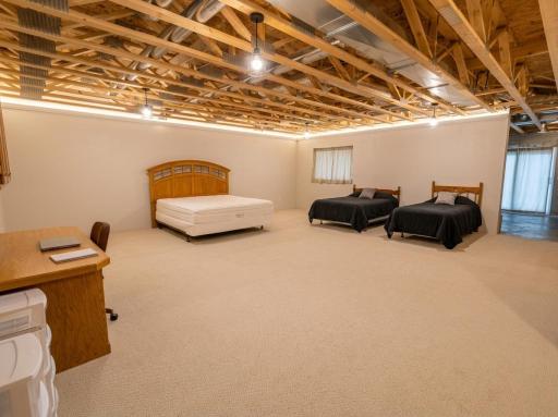 20 LargeMainRoomBasement.jpg