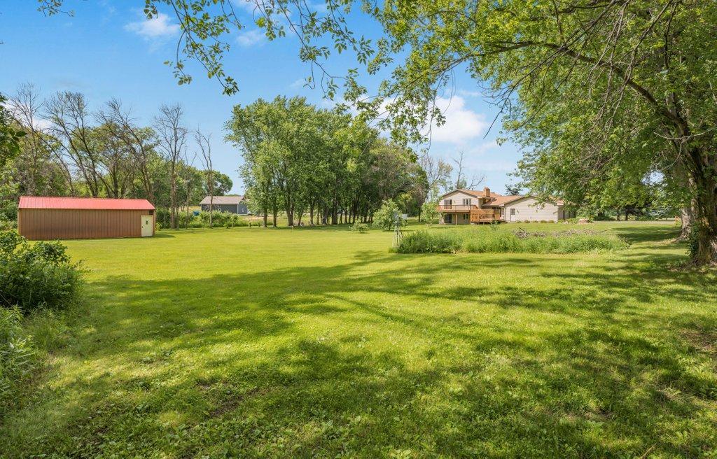 Gorgeous acreage yard