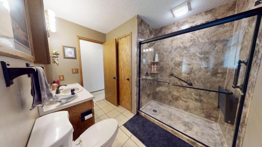 1825 Bayview Drive, Albert Lea, MN 56007