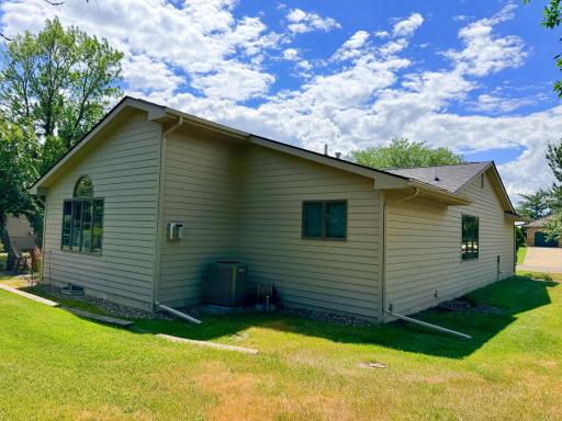 437 Crescent Drive, Albert Lea, MN 56007