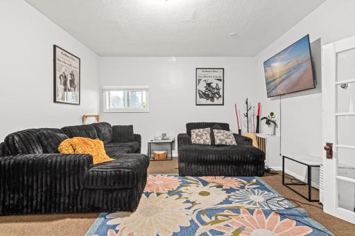 96 Winifred Street West-4.jpg