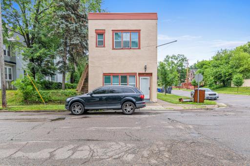 96 Winifred Street West-1.jpg