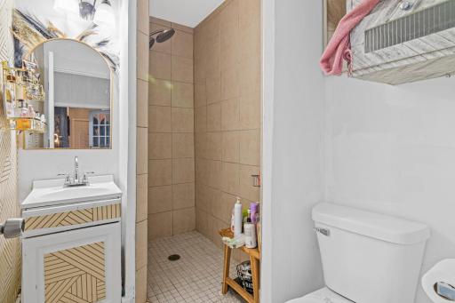 96 Winifred Street West-11.jpg