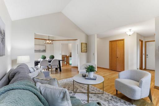 2287 Snowshoe Lane E, Maplewood, MN 55119