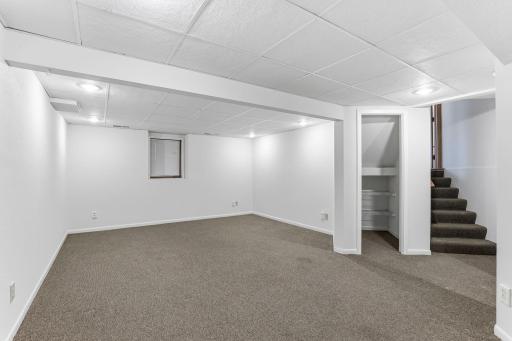2287 Snowshoe Lane E, Maplewood, MN 55119