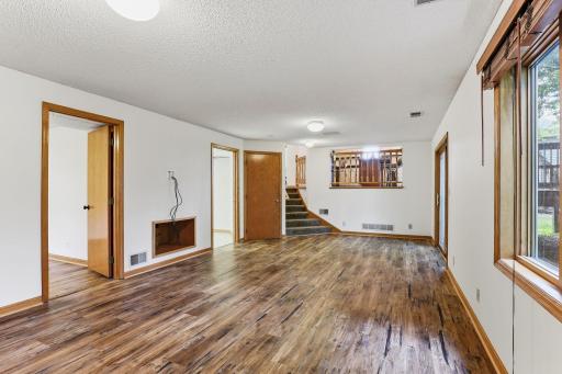 2287 Snowshoe Lane E, Maplewood, MN 55119
